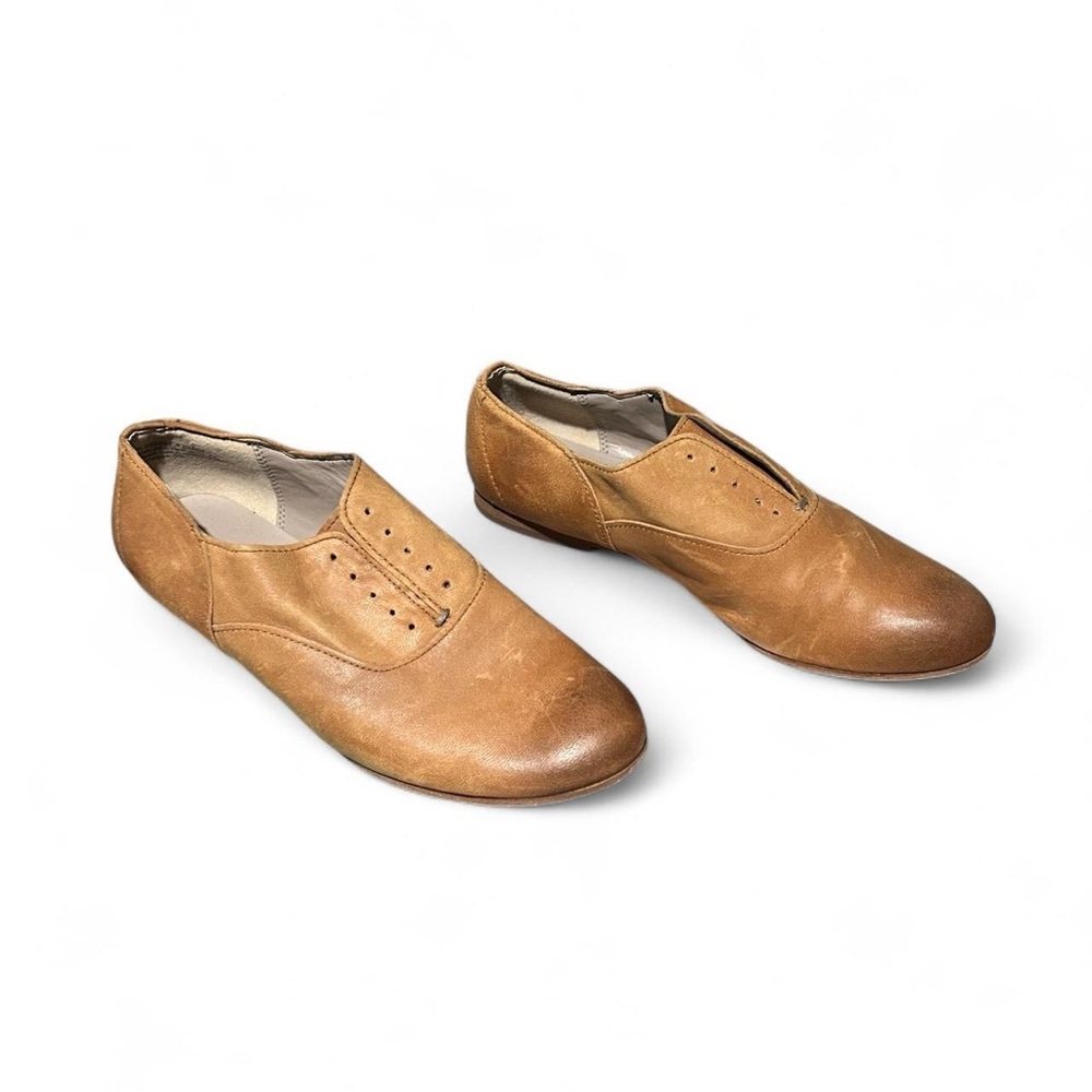 Hinge Tan Leather lace up Flats